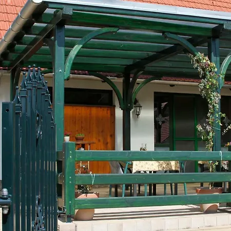 Sasfeszek Vendeghaz Guest house Zirc