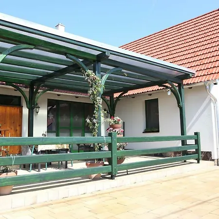 Guest house Sasfeszek Vendeghaz