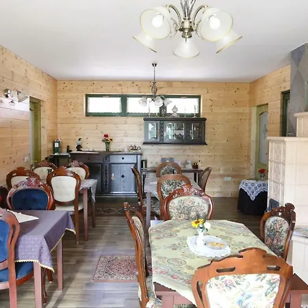 Sasfeszek Vendeghaz Guest house *