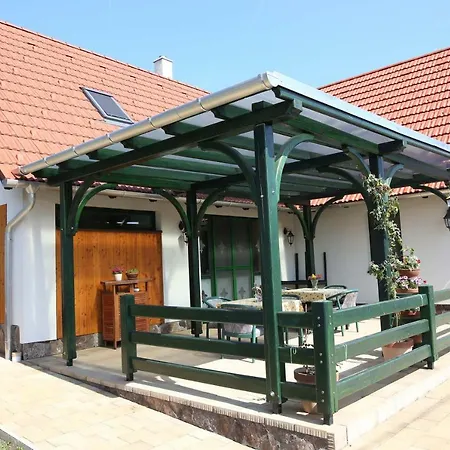 Guest house Sasfeszek Vendeghaz